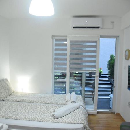 Dekart 2 Apartment Ni Eksteriør bilde