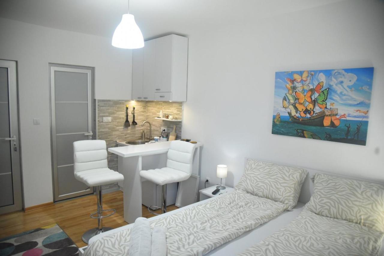 Dekart 2 Apartment Ni Eksteriør bilde