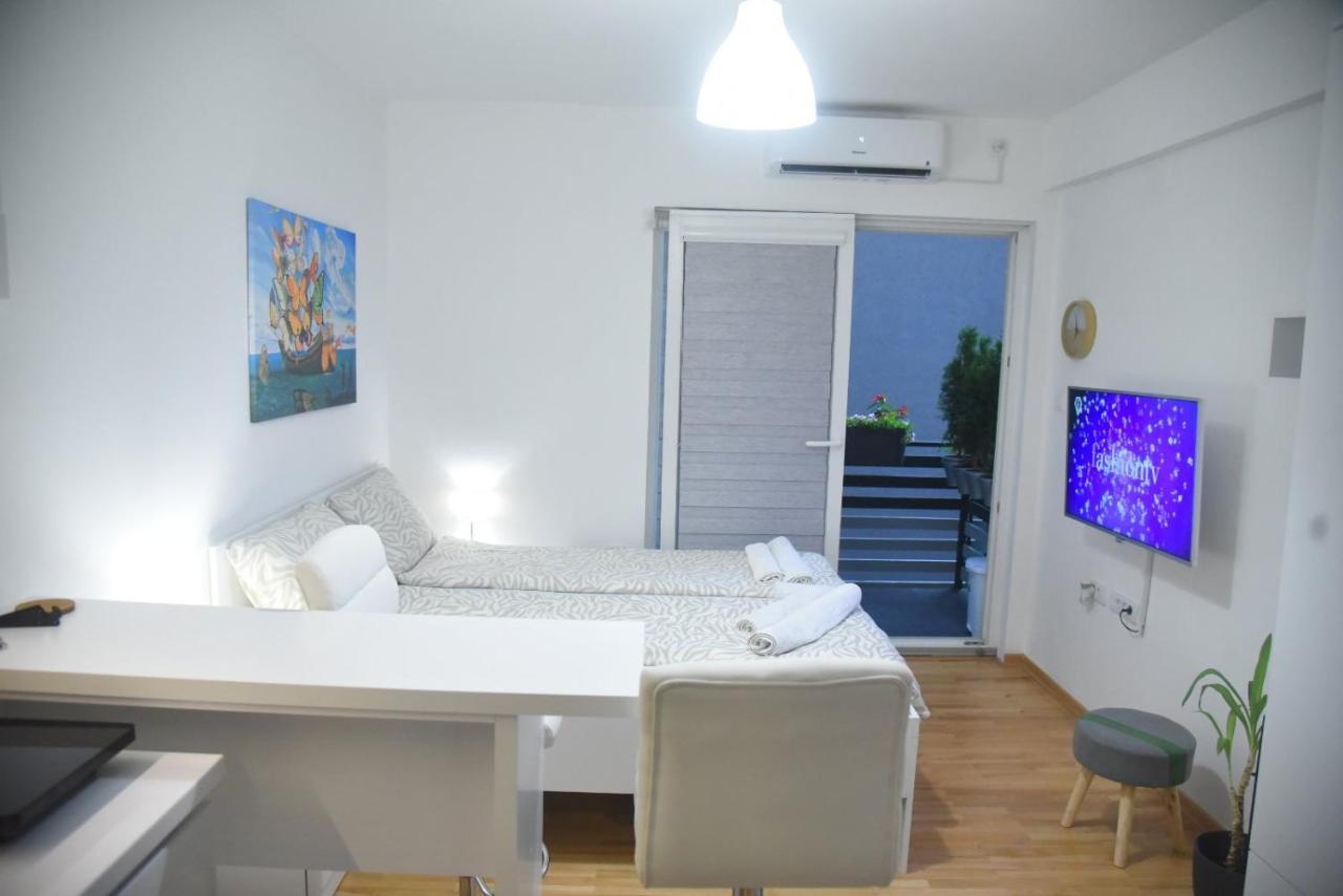 Dekart 2 Apartment Ni Eksteriør bilde
