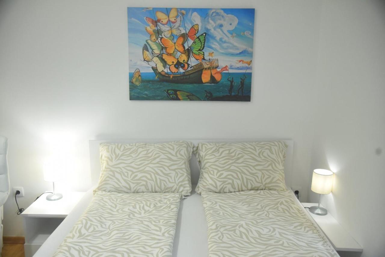 Dekart 2 Apartment Ni Eksteriør bilde