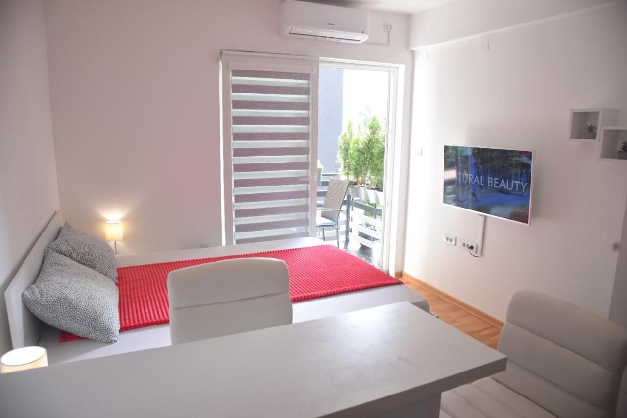 Dekart 2 Apartment Ni Eksteriør bilde