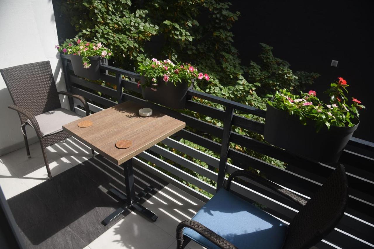 Dekart 2 Apartment Ni Eksteriør bilde