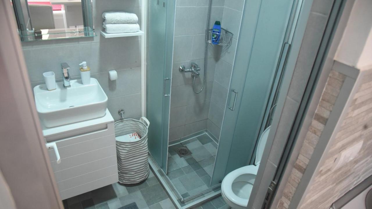 Dekart 2 Apartment Ni Eksteriør bilde
